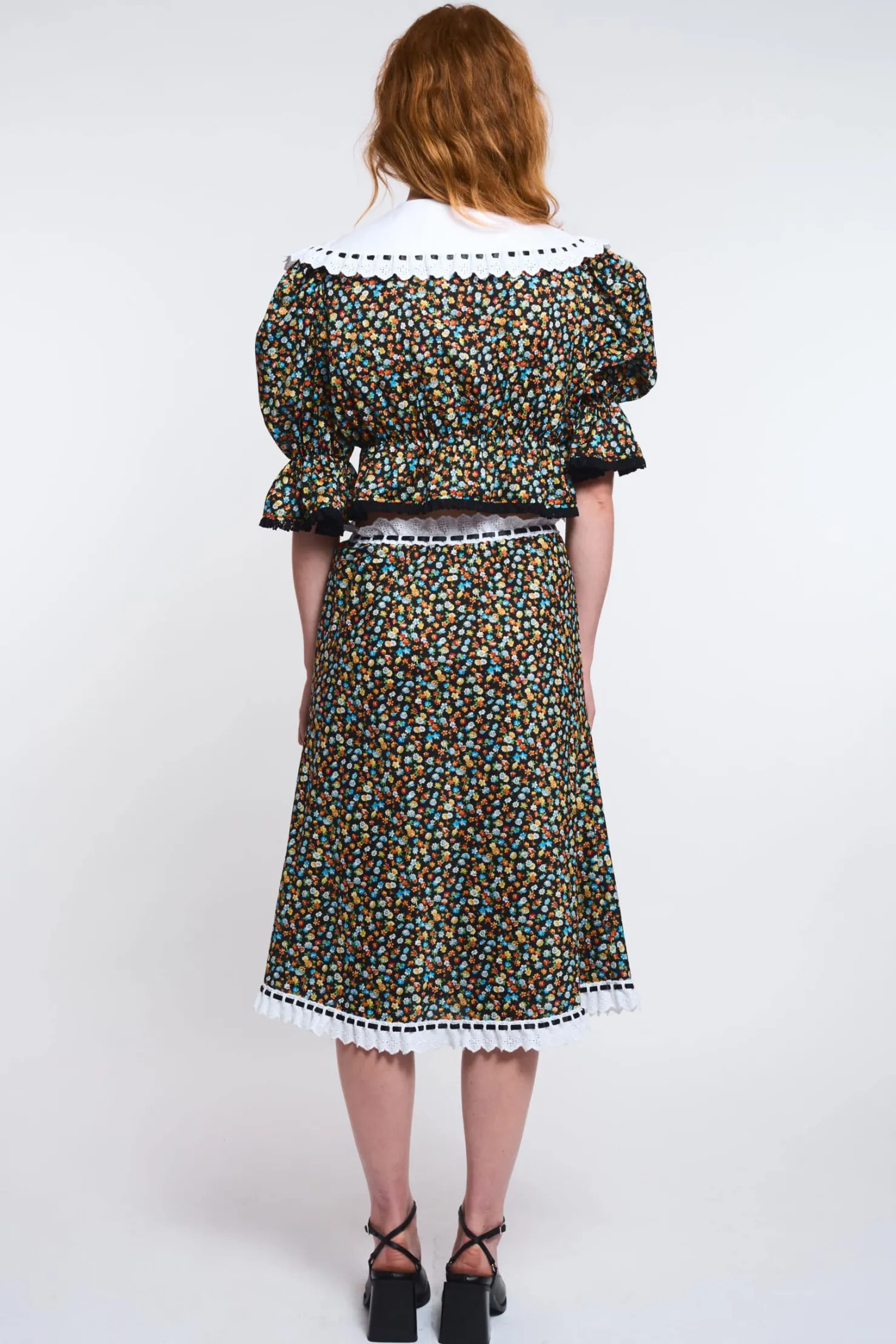 MaisonCléo Blouses>LA POUPETTE DÉFILÉ LOOK 13 – Blouse Angèle en coton fleurie avec bord en dentelle