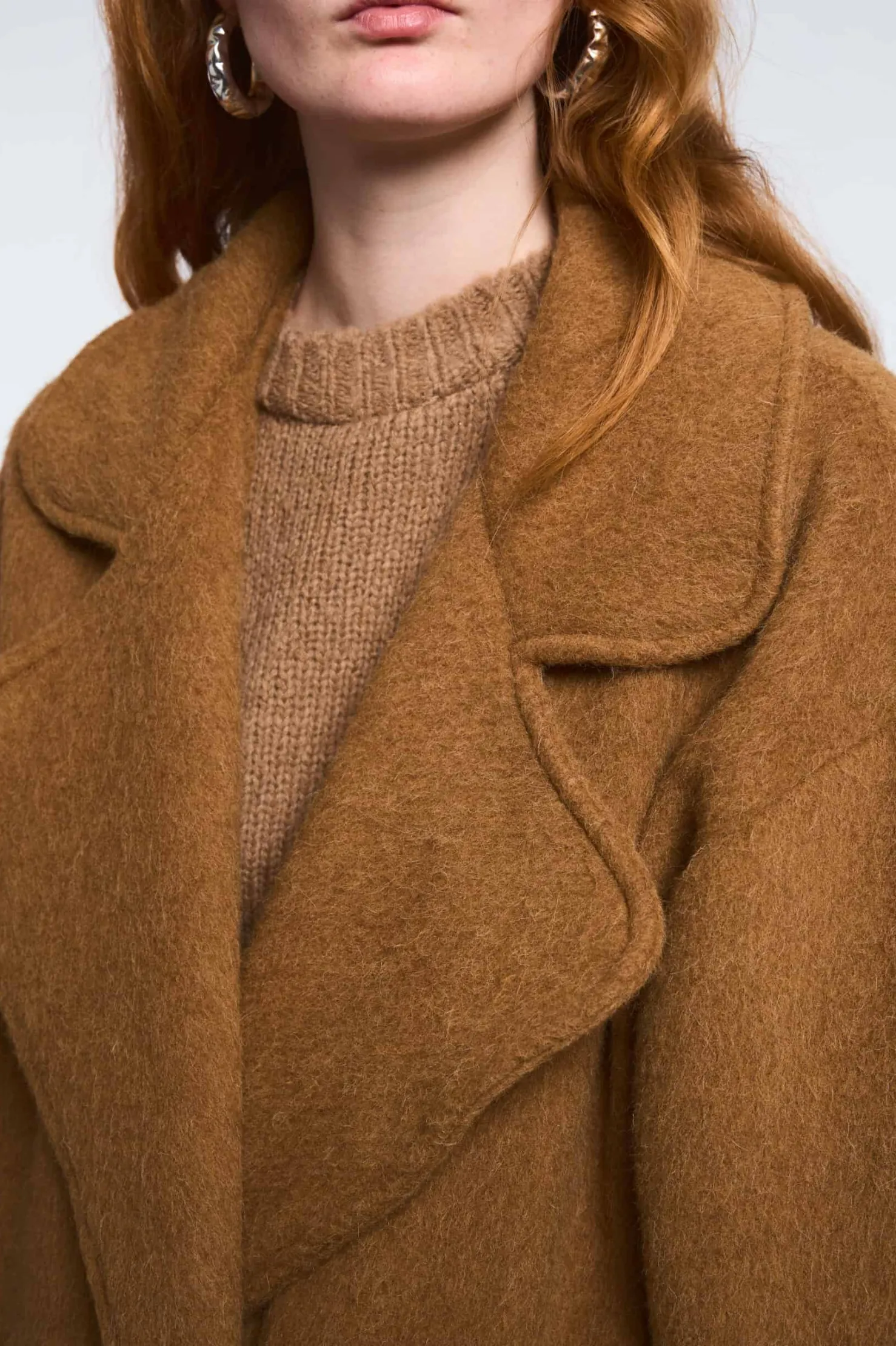 MaisonCléo Vestes / Manteaux>LA POUPETTE DÉFILÉ LOOK 28 – Manteau GUENOLE long marron camel en laine oversize
