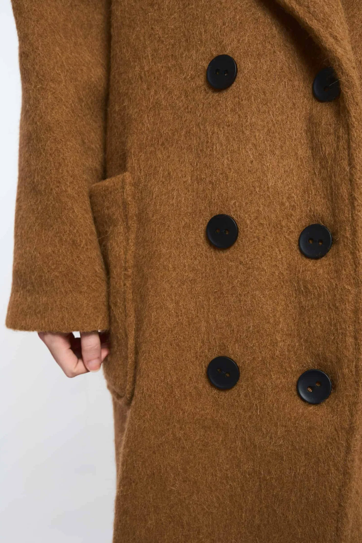 MaisonCléo Vestes / Manteaux>LA POUPETTE DÉFILÉ LOOK 28 – Manteau GUENOLE long marron camel en laine oversize