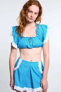 MaisonCléo Tops>LA POUPETTE DÉFILÉ LOOK 1 – Mini top ADELA bleu azur vichy avec broderies