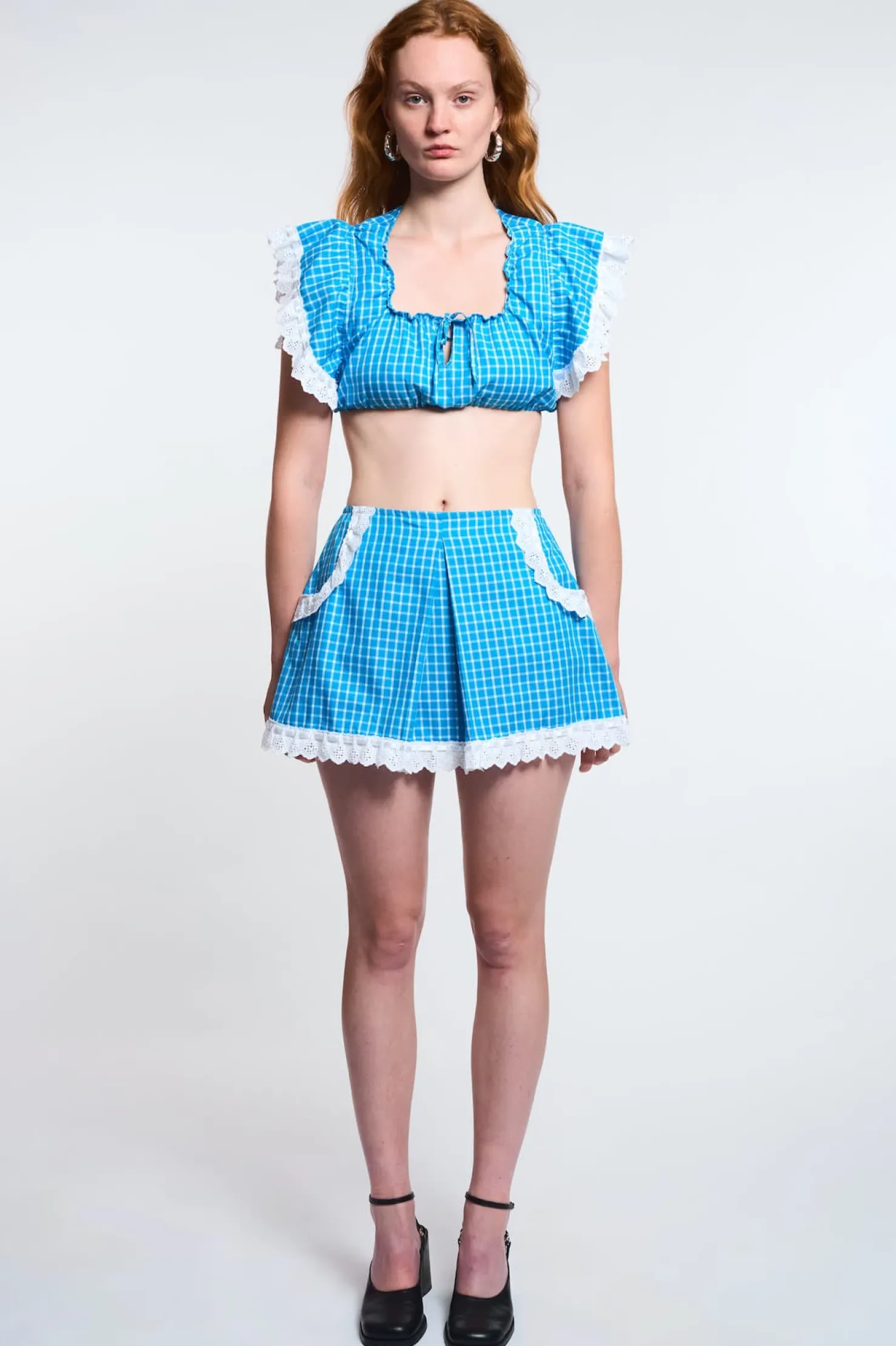 MaisonCléo Tops>LA POUPETTE DÉFILÉ LOOK 1 – Mini top ADELA bleu azur vichy avec broderies