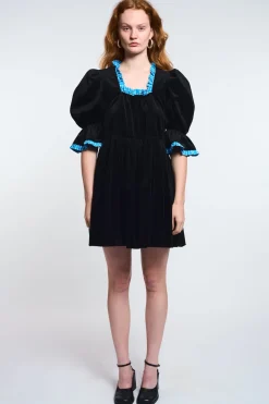 MaisonCléo Robes>LA POUPETTE DÉFILÉ LOOK 7 – Robe GWENAELLE en velours noir avec bordures vichy bleu