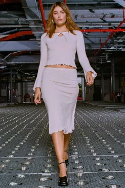 MaisonCléo Tops>LA POUPETTE DÉFILÉ LOOK 22 – Top en jersey beige GWENOLA manches volantées asymétriques