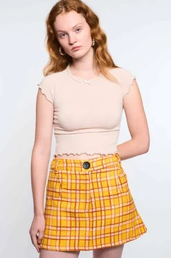 MaisonCléo Tops>LA POUPETTE DÉFILÉ LOOK 21 – T-shirt AVEN en jersey beige manches volantées petit noeud
