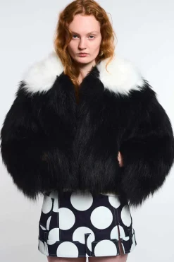MaisonCléo Mailles|Tops>LA POUPETTE DÉFILÉ LOOK 31 – Veste MALO en fausse fourrure blanche et noire