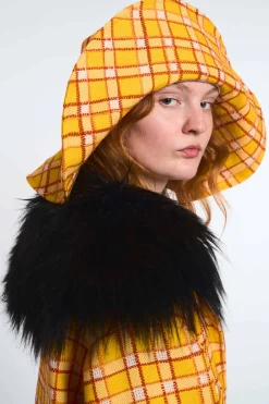 MaisonCléo Jupes>LA POUPETTE DÉFILÉ LOOK 21- Chapeau ROGER tweed laine jaune tartan large format
