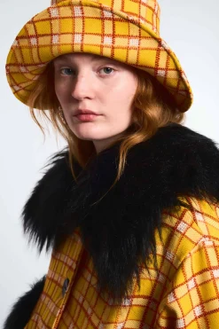 MaisonCléo Jupes>LA POUPETTE DÉFILÉ LOOK 21- Chapeau ROGER tweed laine jaune tartan petit format
