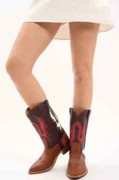 MaisonCléo Chaussures>MAISONCLEO x LA BOTTE GARDIANE – Santiags Santiago Paris en cuir marron naturel, rouge et marron foncé
