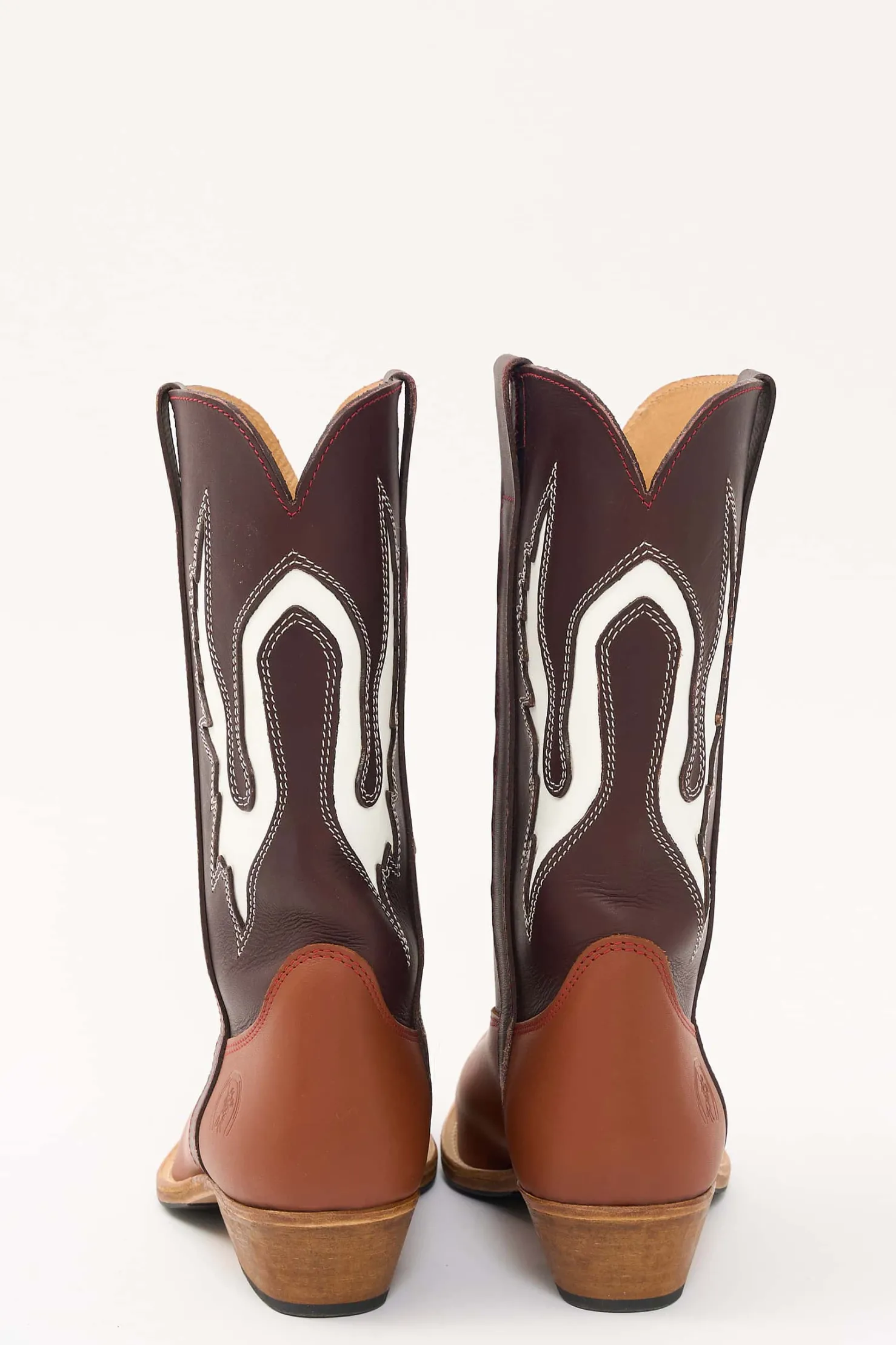 MaisonCléo Chaussures>MAISONCLEO x LA BOTTE GARDIANE – Santiags Santiago Paris en cuir marron naturel, rouge et marron foncé