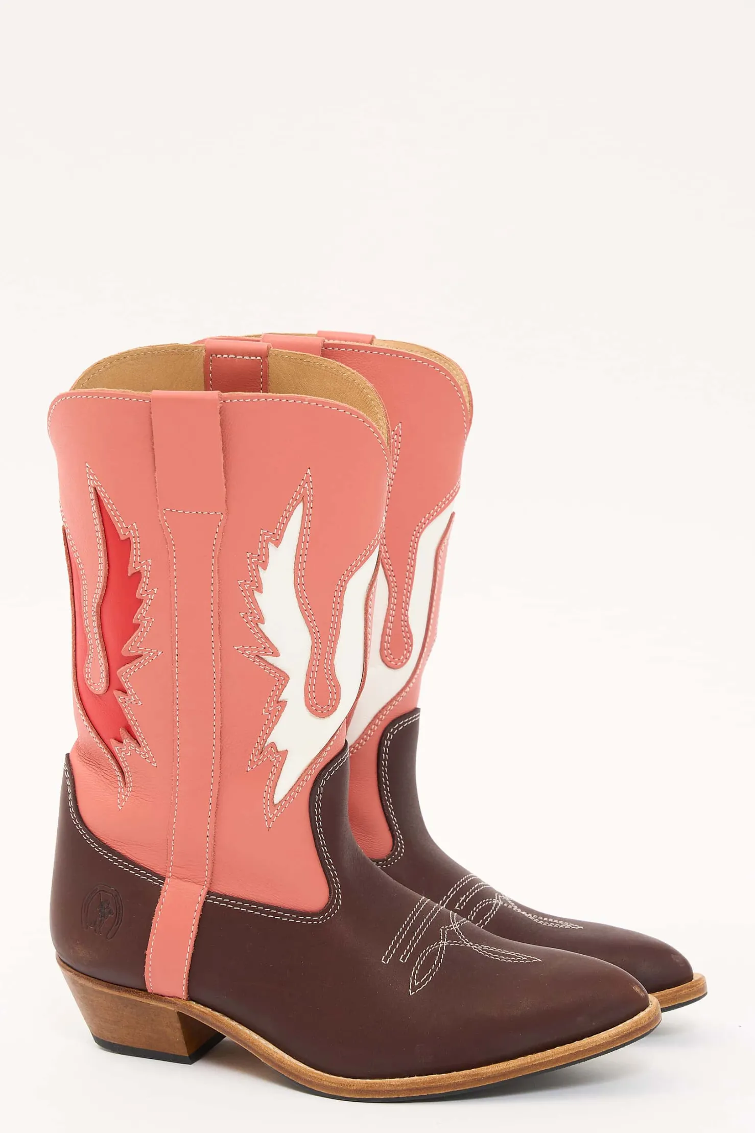 MaisonCléo Chaussures>MAISONCLEO x LA BOTTE GARDIANE – Santiags Santiago Paris en cuir rose, rouge et marron foncé
