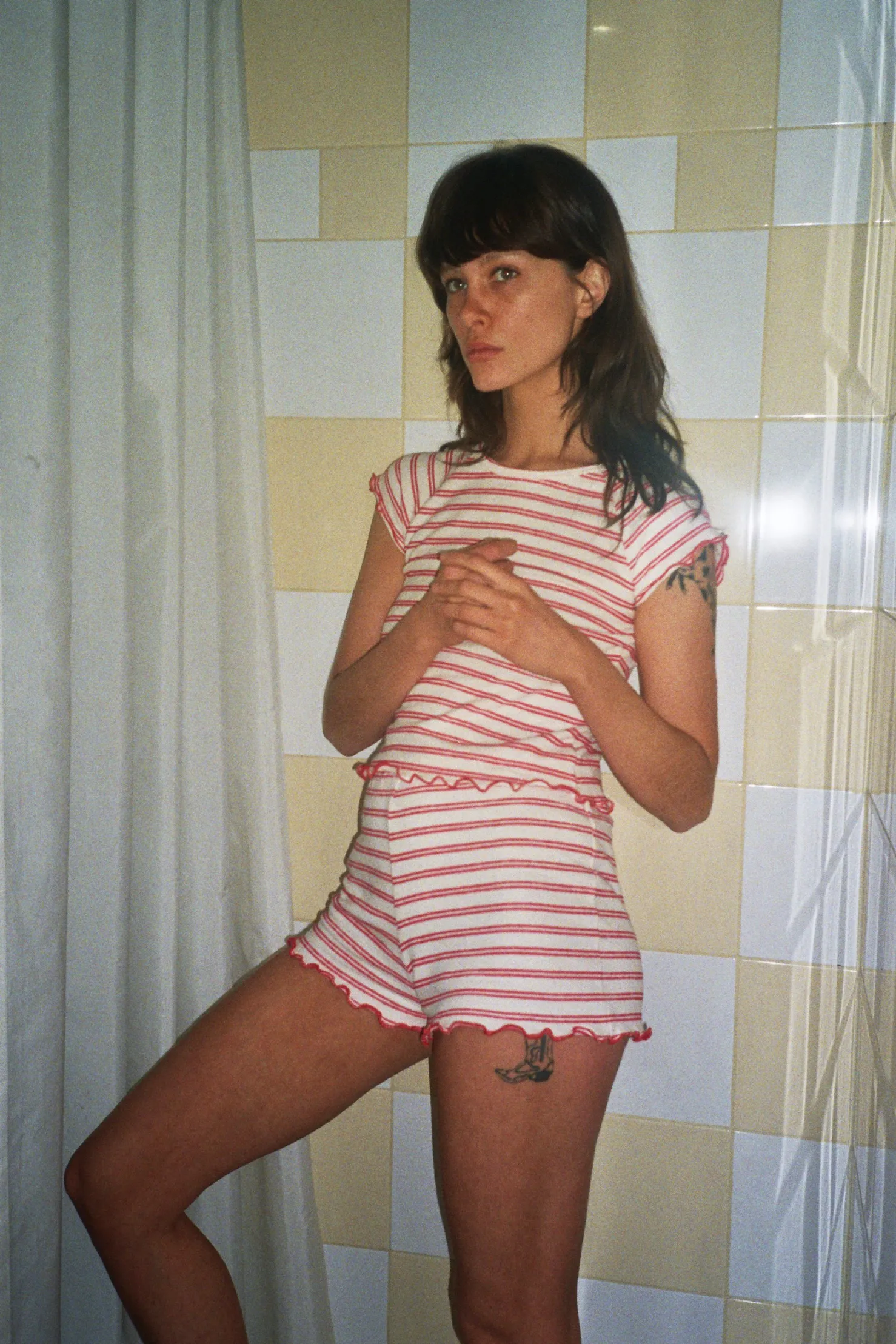MaisonCléo Pantalons / Shorts>Mini short en tissu éponge blanc cassé et rouge à rayures Marc