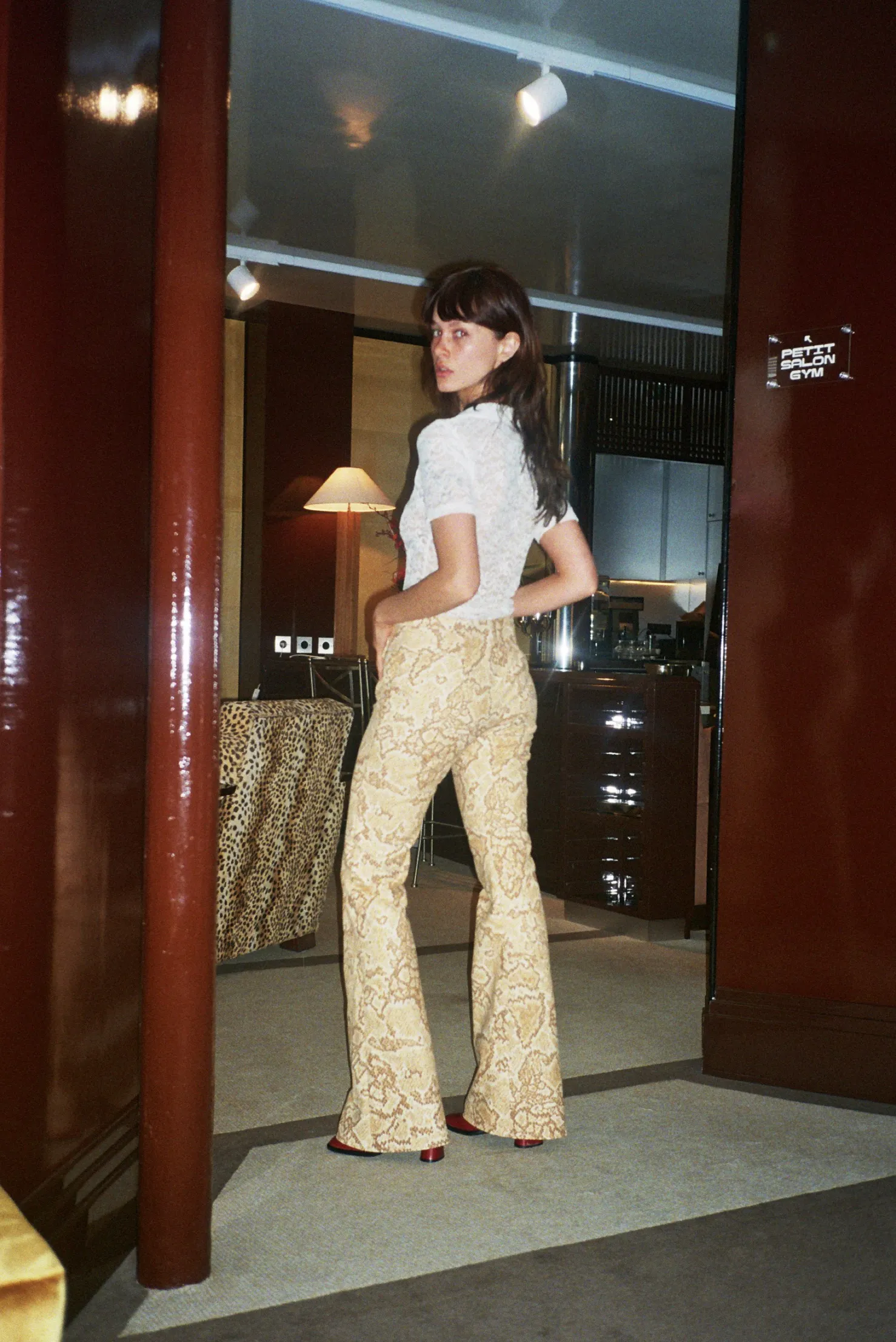 MaisonCléo Pantalons / Shorts>Pantalon évasé velours ras fin motif lézard Meg