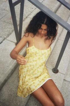 MaisonCléo Robes>Robe babydoll LENA en mousseline de soie fleurie jaune