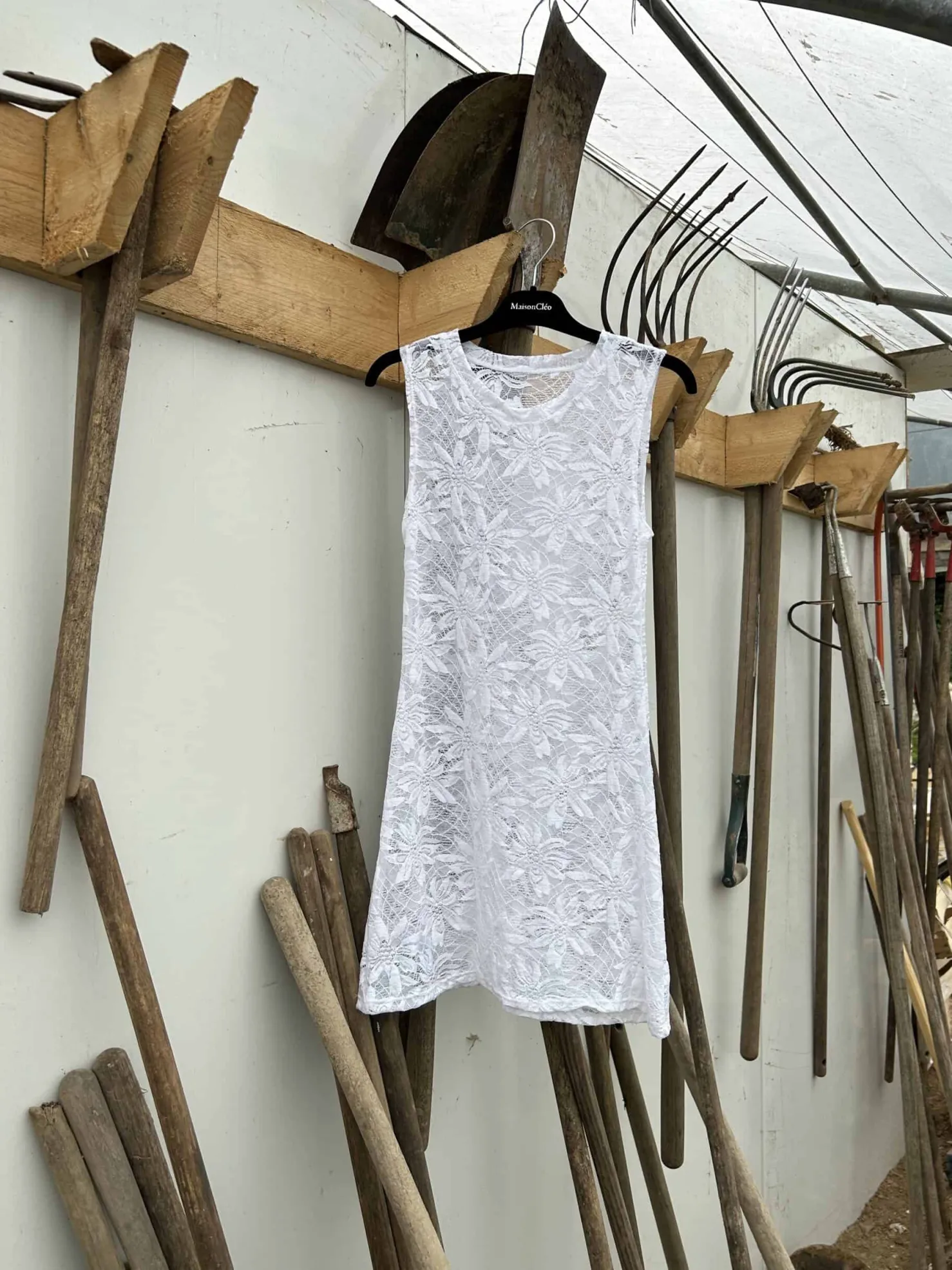 MaisonCléo Robes>Robe courte en dentelle de Calais fleurie