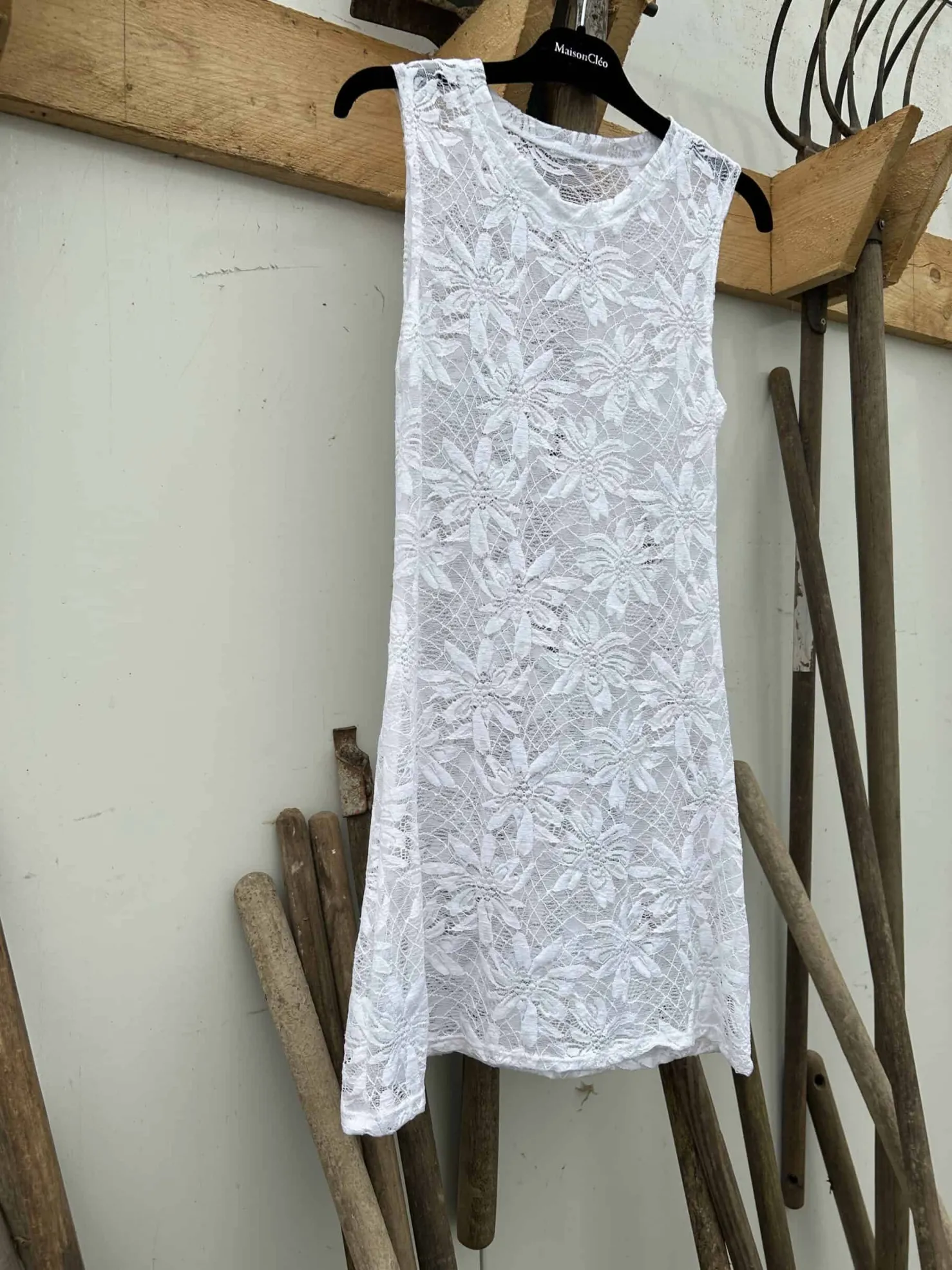 MaisonCléo Robes>Robe courte en dentelle de Calais fleurie