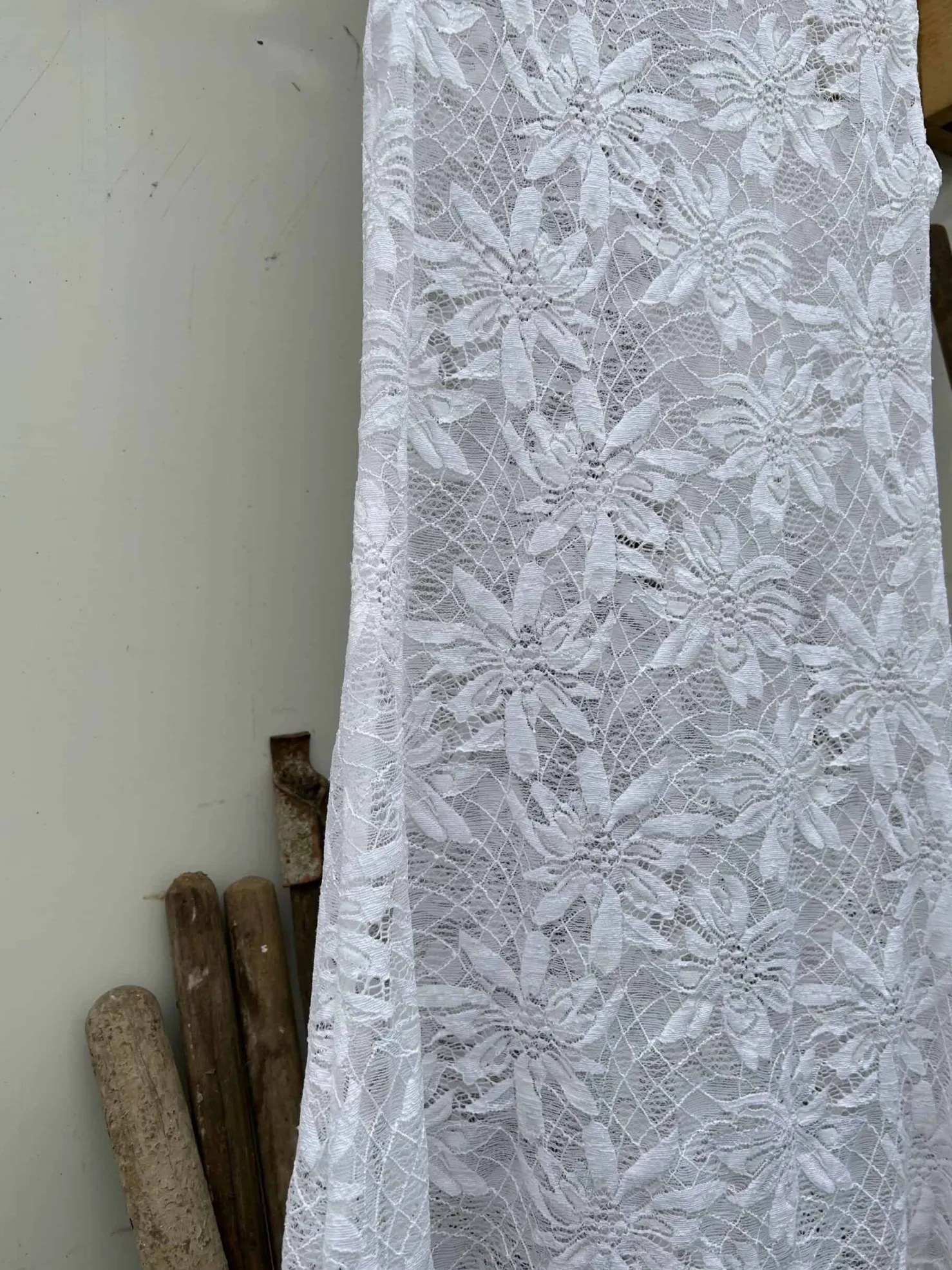 MaisonCléo Robes>Robe courte en dentelle de Calais fleurie