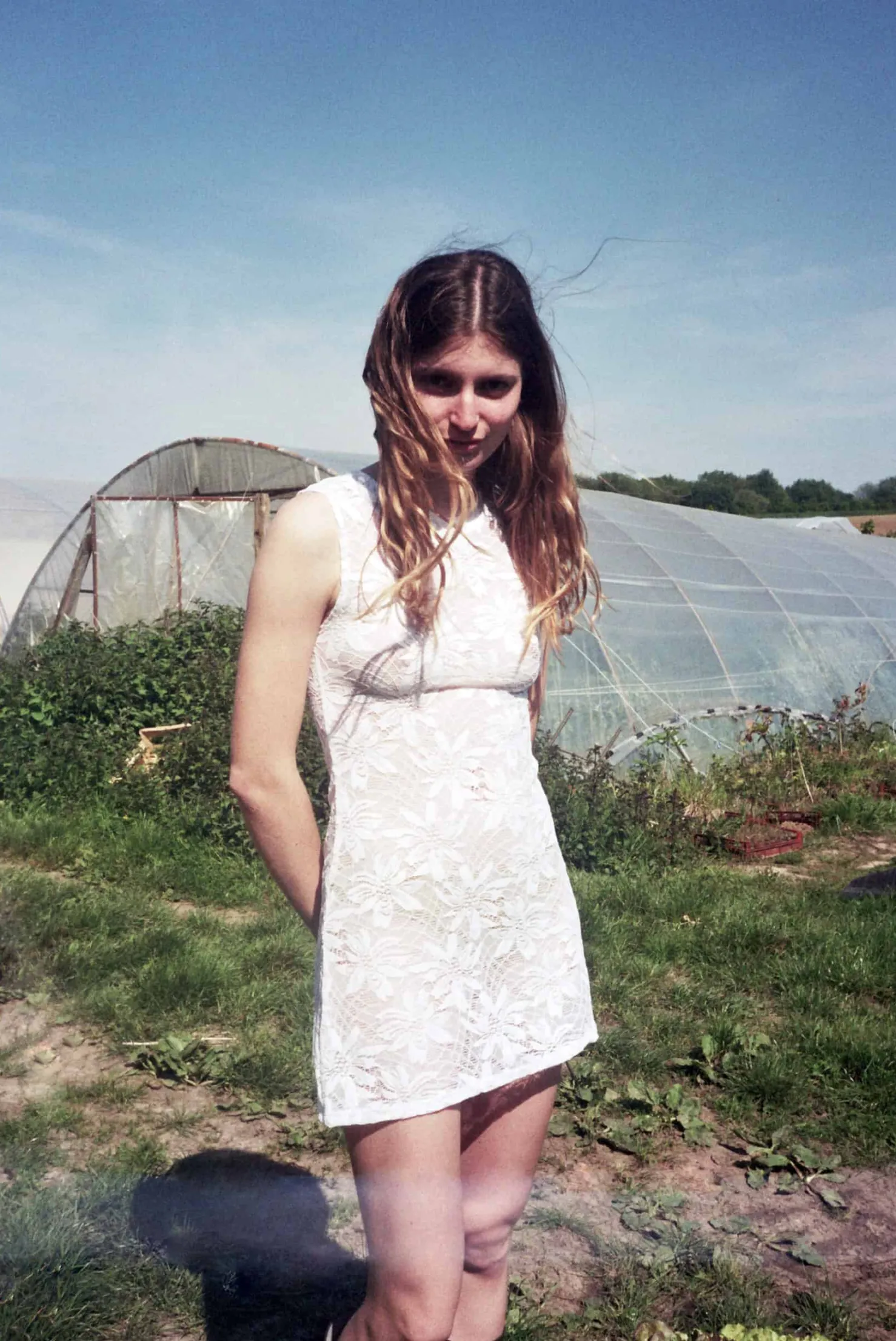 MaisonCléo Robes>Robe courte en dentelle de Calais fleurie