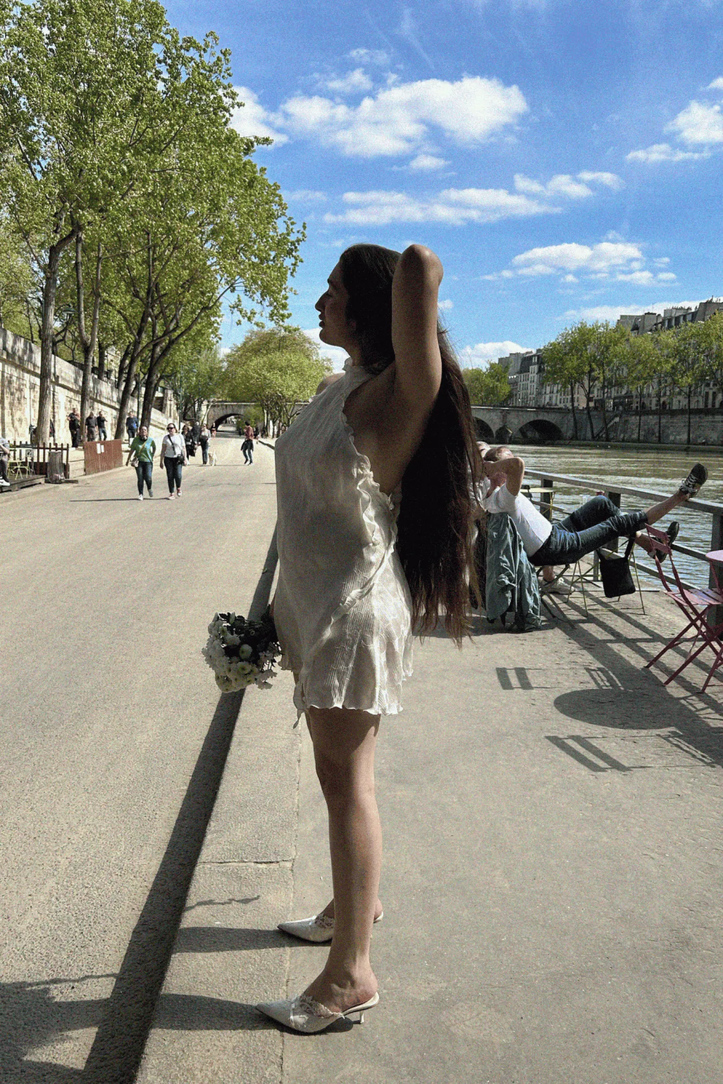 MaisonCléo Robes>Robe FELISA dos nu fluide volantée en soie texturée écrue et volants