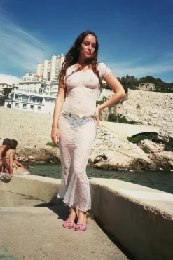 MaisonCléo Robes>Robe longue en dentelle de Calais motif fleuri