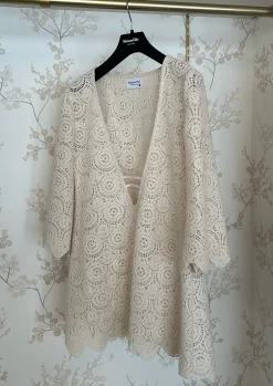 MaisonCléo Robes>Robe MIMOSA en crochet beige à fleurs évasée