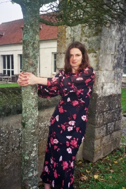 MaisonCléo Robes>Robe STEPHANIE en soie noire et fleurs rouges – HOLIDAYS CAPSULE 1/25