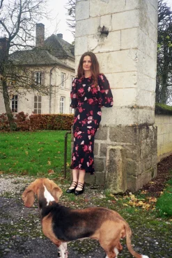MaisonCléo Robes>Robe STEPHANIE en soie noire et fleurs rouges – HOLIDAYS CAPSULE 1/25