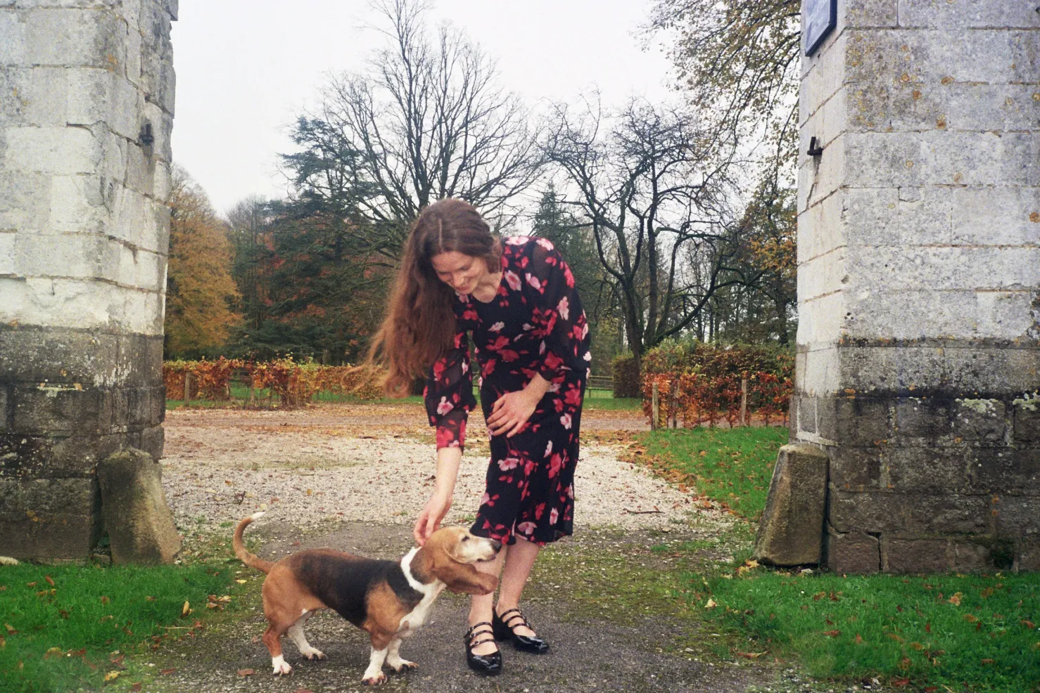 MaisonCléo Robes>Robe STEPHANIE en soie noire et fleurs rouges – HOLIDAYS CAPSULE 1/25
