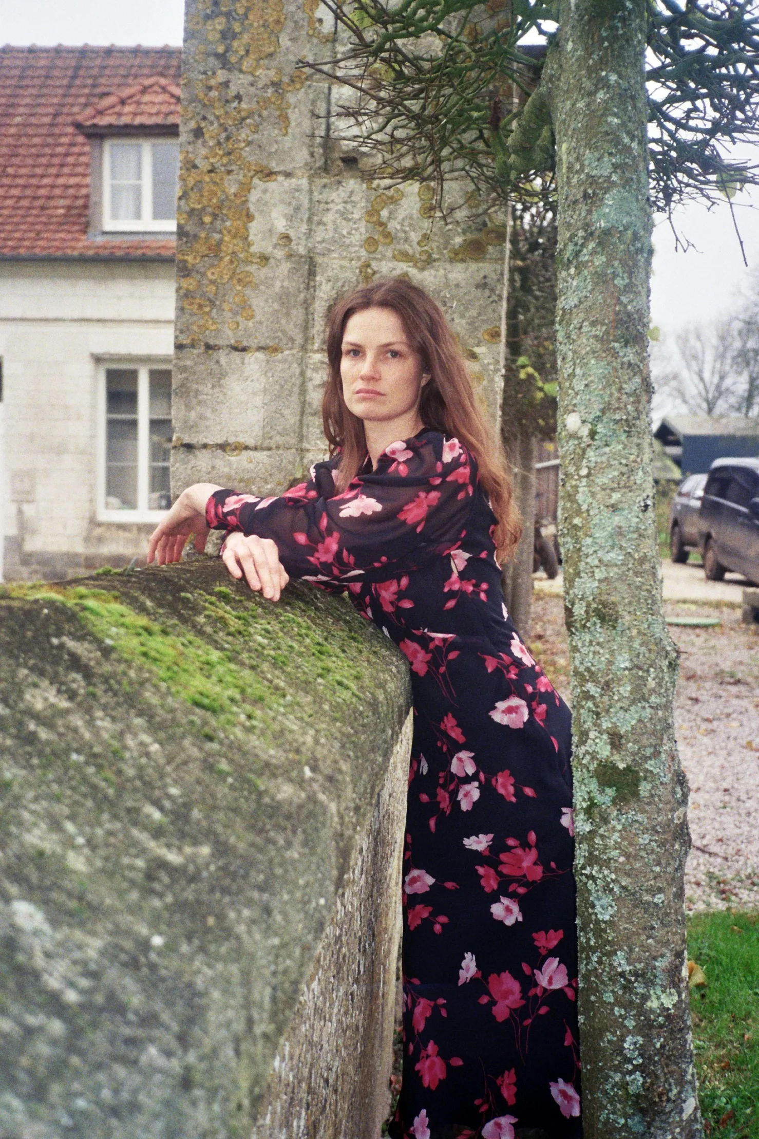 MaisonCléo Robes>Robe STEPHANIE en soie noire et fleurs rouges – HOLIDAYS CAPSULE 1/25