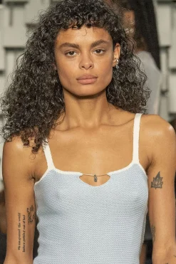 MaisonCléo Bijoux>RUNWAY LOOK 37 – Bijou d&rsquo;oreille ear cuff en argent avec pendentif bleu clair Swarovski