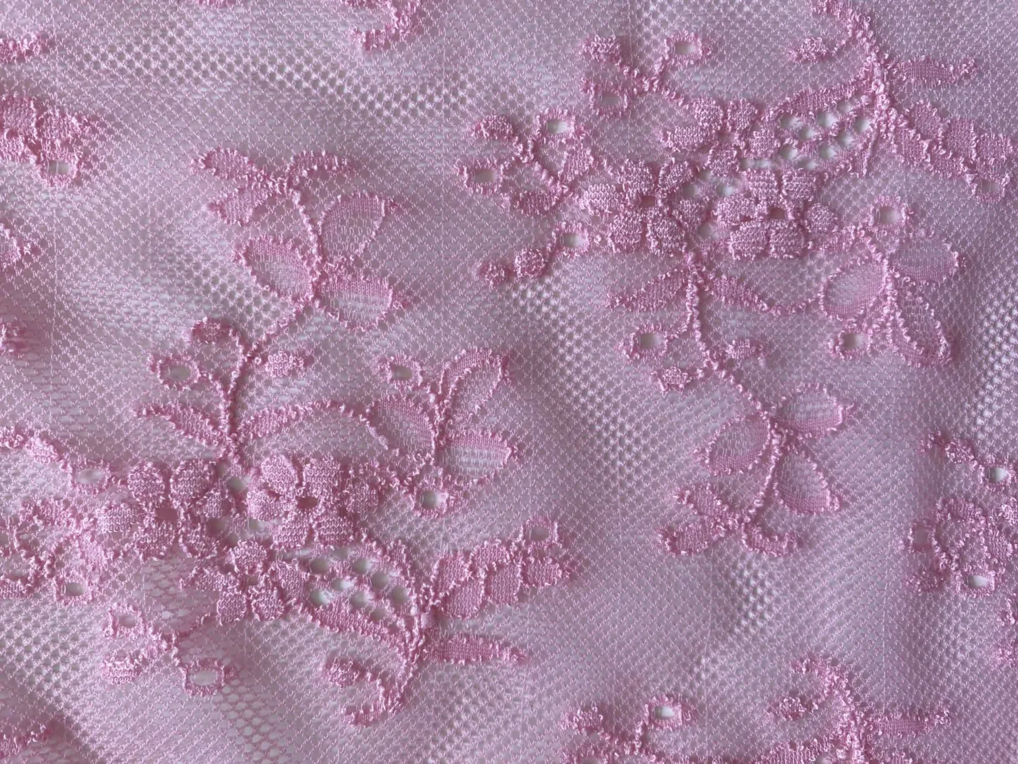 MaisonCléo Tops>RUNWAY LOOK 34 – Blouse en dentelle de Calais rose avec manches cloches