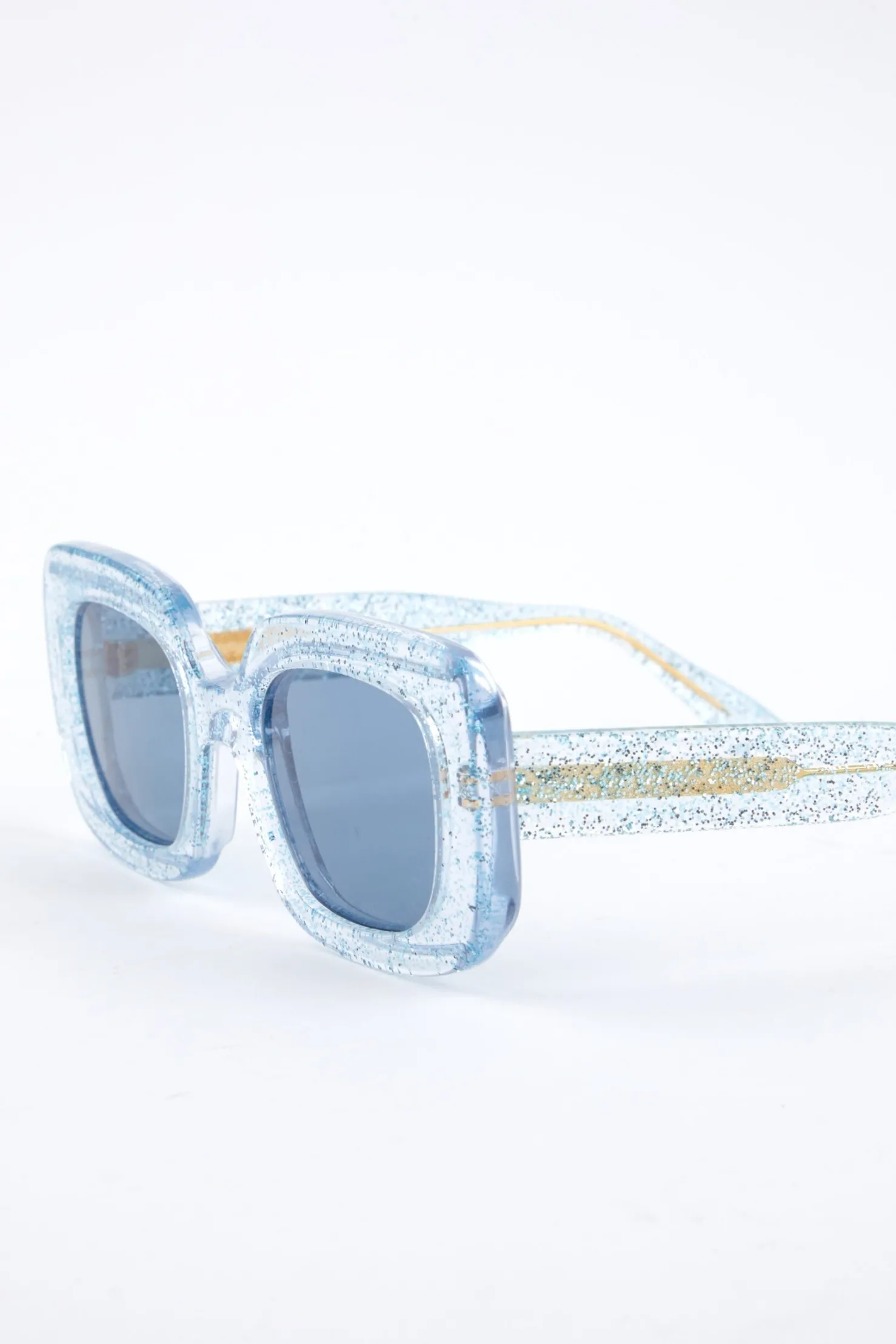 MaisonCléo Lunettes De Soleil>RUNWAY LOOK 35 – LUNETTES PAILLETTES BLEUES CLÉO X EMMANUELLE KHANH