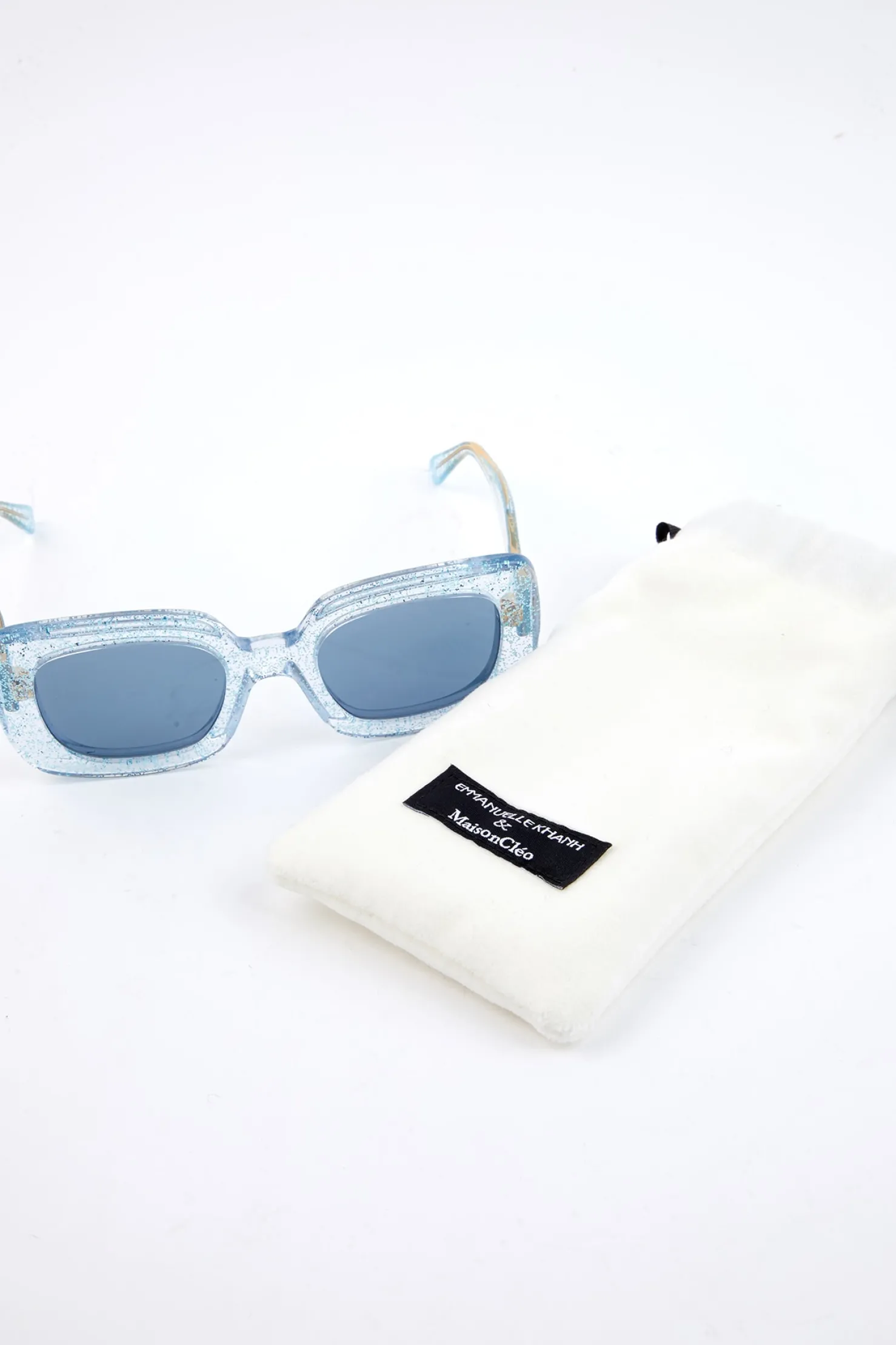 MaisonCléo Lunettes De Soleil>RUNWAY LOOK 35 – LUNETTES PAILLETTES BLEUES CLÉO X EMMANUELLE KHANH