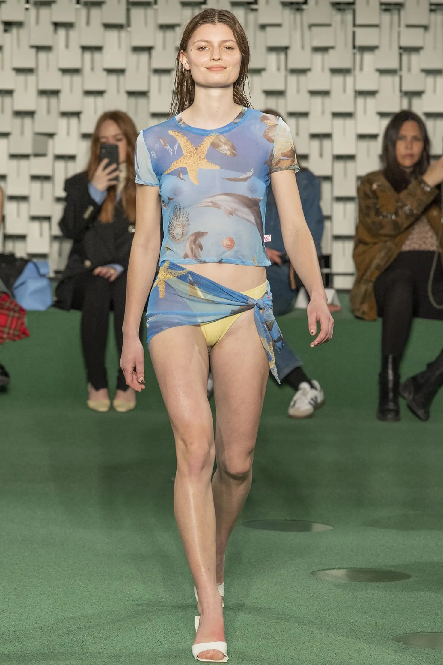 MaisonCléo Jupes|Maillot De Bain>RUNWAY LOOK 12 – Paréo de plage dauphins et coquillages