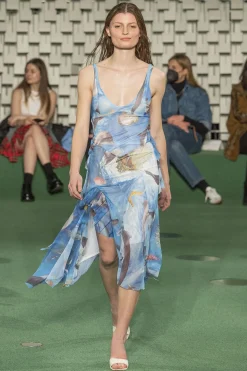 MaisonCléo Robes>RUNWAY LOOK 37 – Robe à volants dauphins et coquillages en maille volantée ADELE