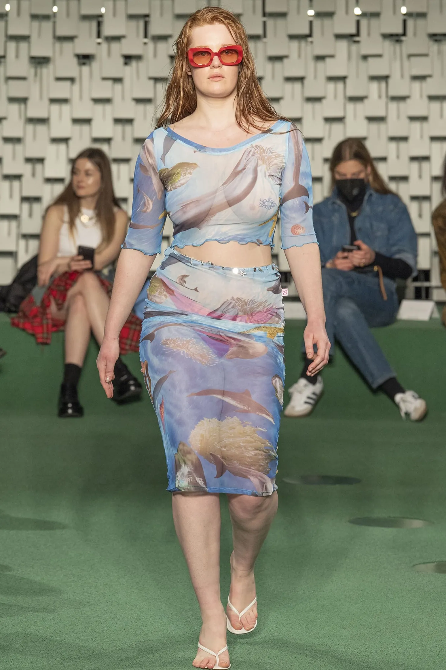 MaisonCléo Tops>RUNWAY LOOK 31 – Top col bateau en maille dauphins et coquillages