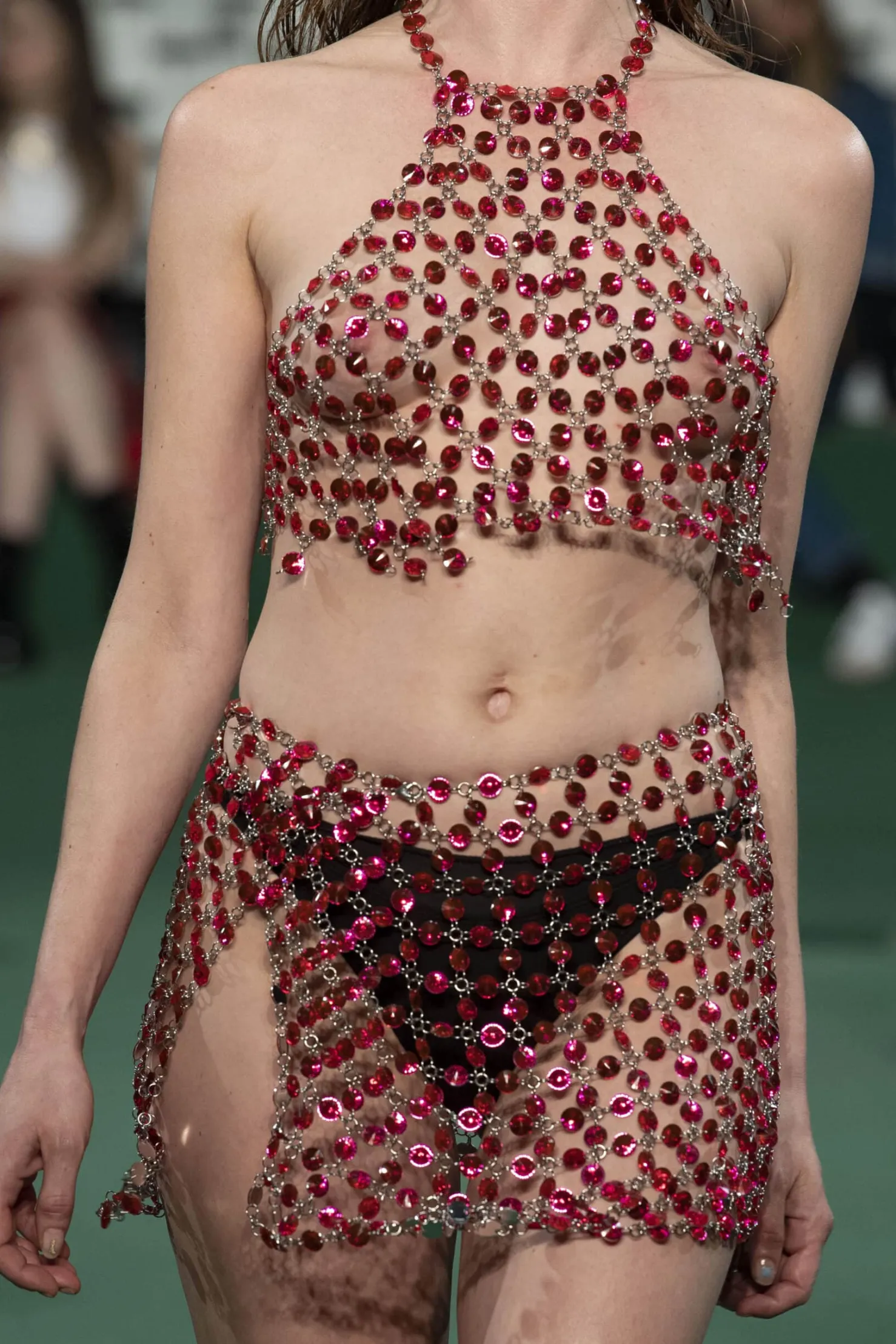 MaisonCléo Tops>RUNWAY LOOK 24 – Top dos nu exclusif en crystal rose