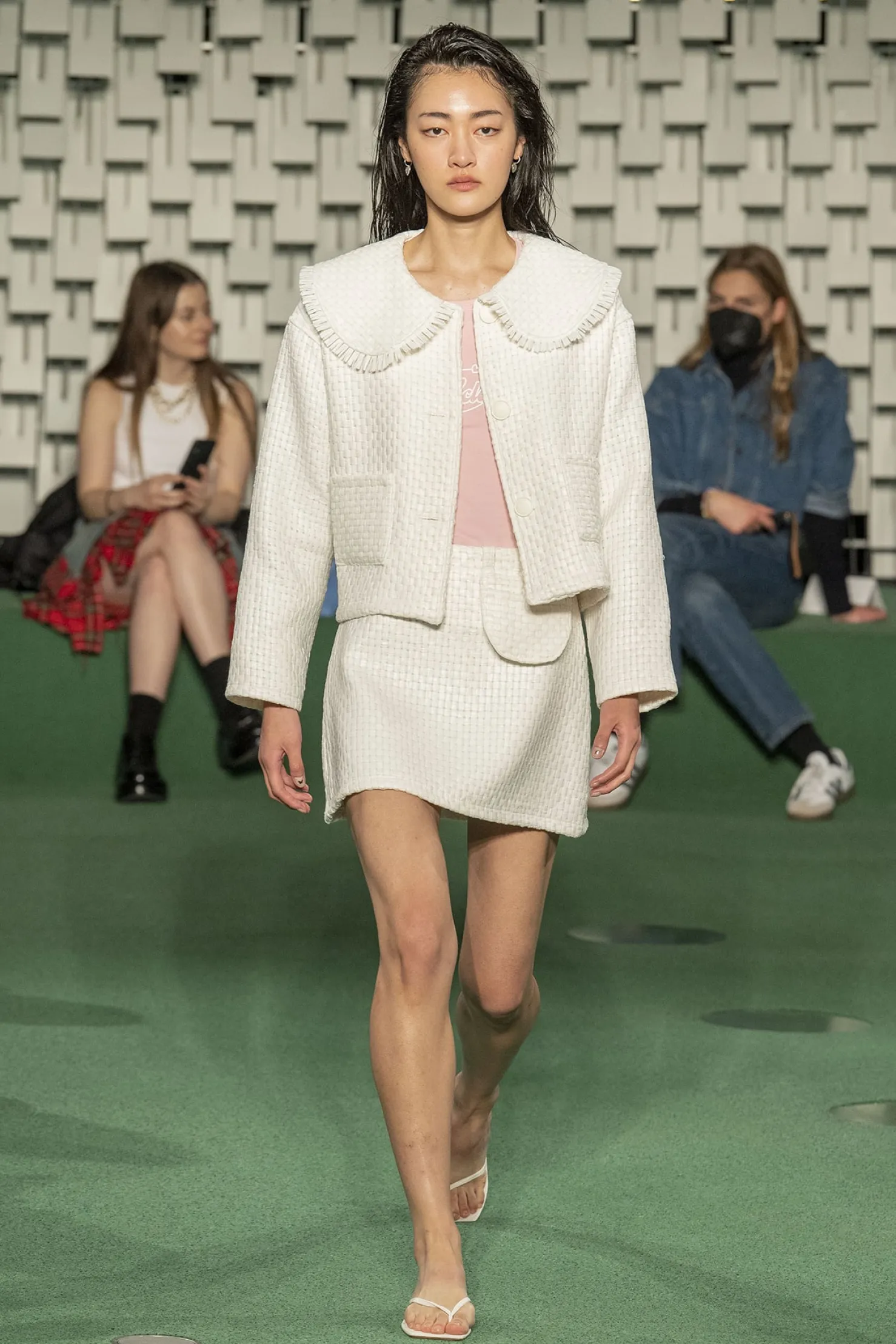 MaisonCléo Tops>RUNWAY LOOK 14 – T-shirt « ClubCléo » rose clair