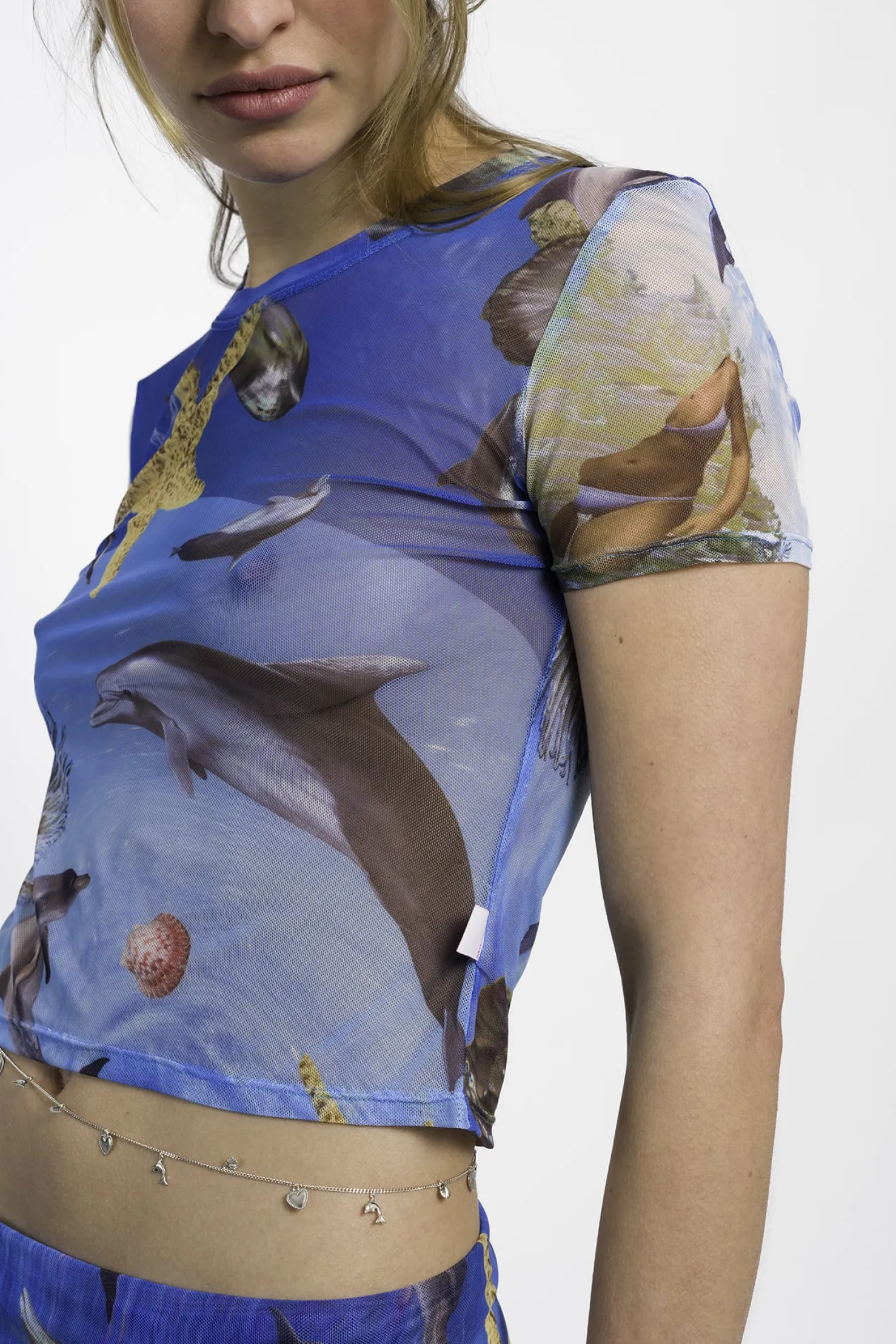 MaisonCléo Tops>RUNWAY LOOK 12 – T-shirt en maille dauphins et coquillages