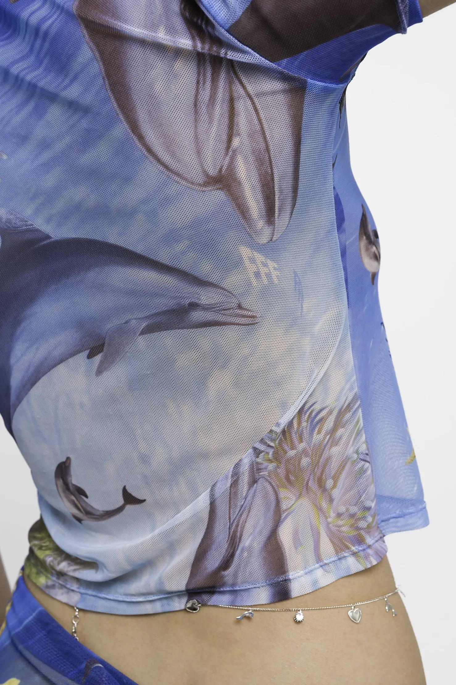 MaisonCléo Tops>RUNWAY LOOK 12 – T-shirt en maille dauphins et coquillages