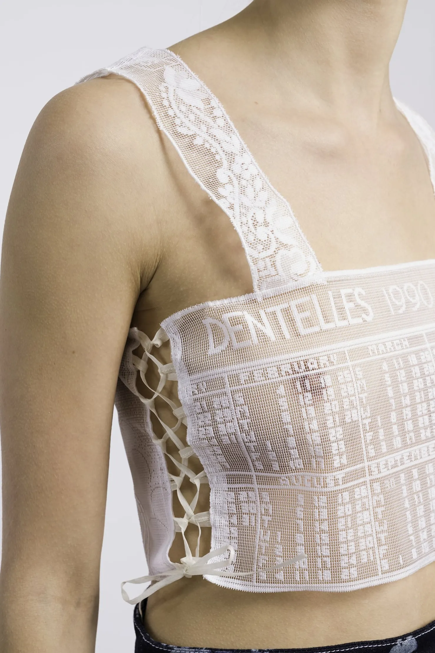MaisonCléo Tops>SS22 RUNWAY LOOK 49 – Top exclusif calendrier année de Calais vintage