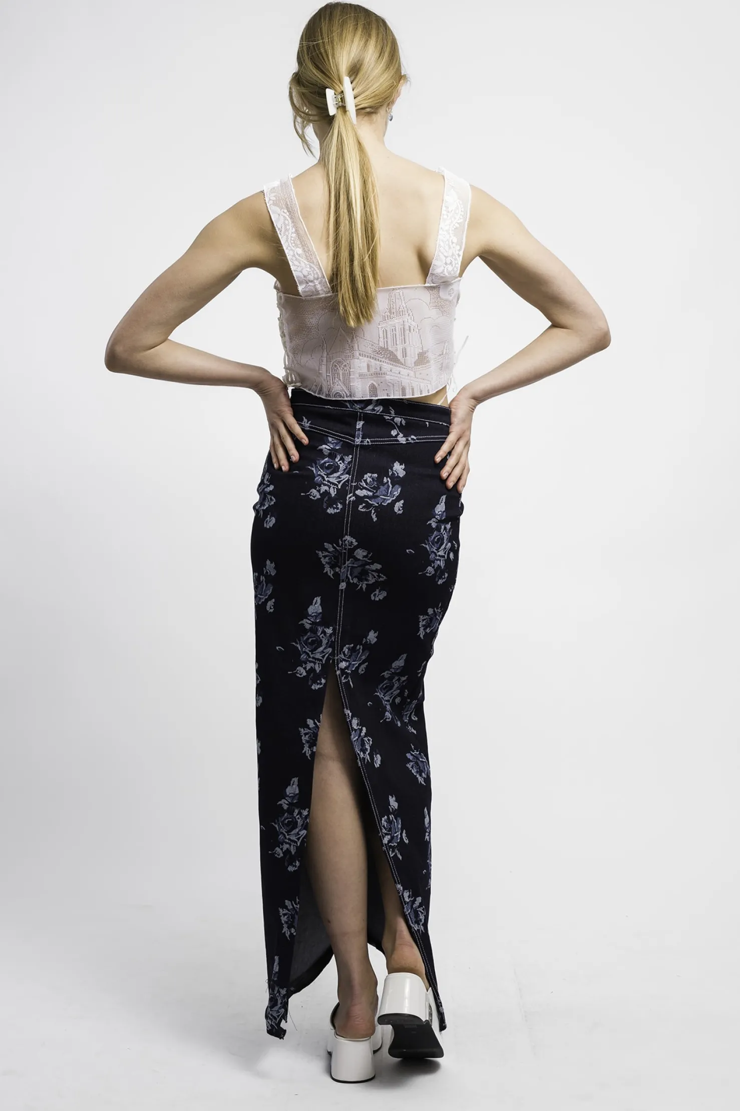 MaisonCléo Tops>SS22 RUNWAY LOOK 49 – Top exclusif calendrier année de Calais vintage