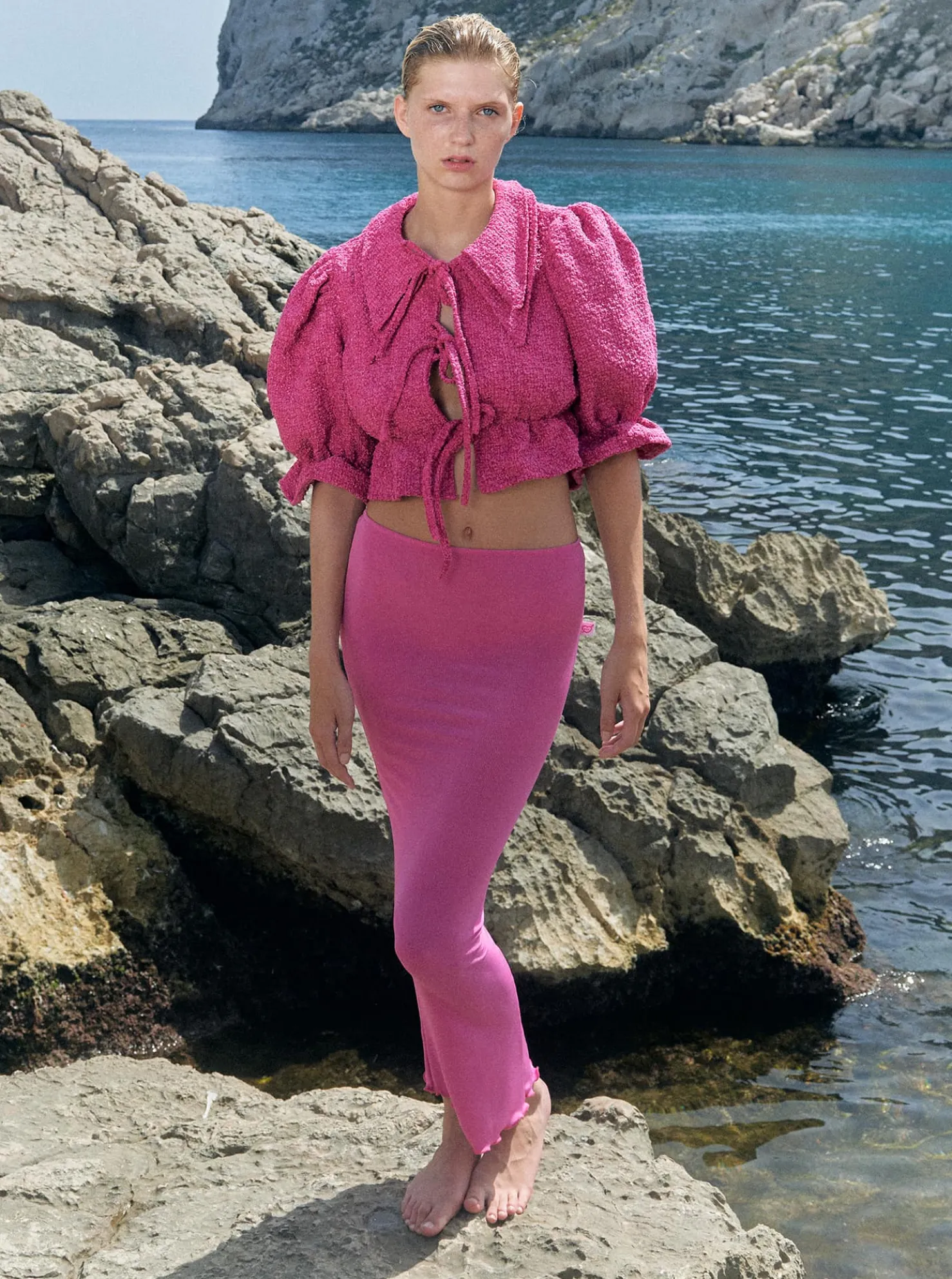 MaisonCléo Jupes>SS22 RUNWAY LOOK 18 – Jupe longue tube rose fuschia peau de sirène
