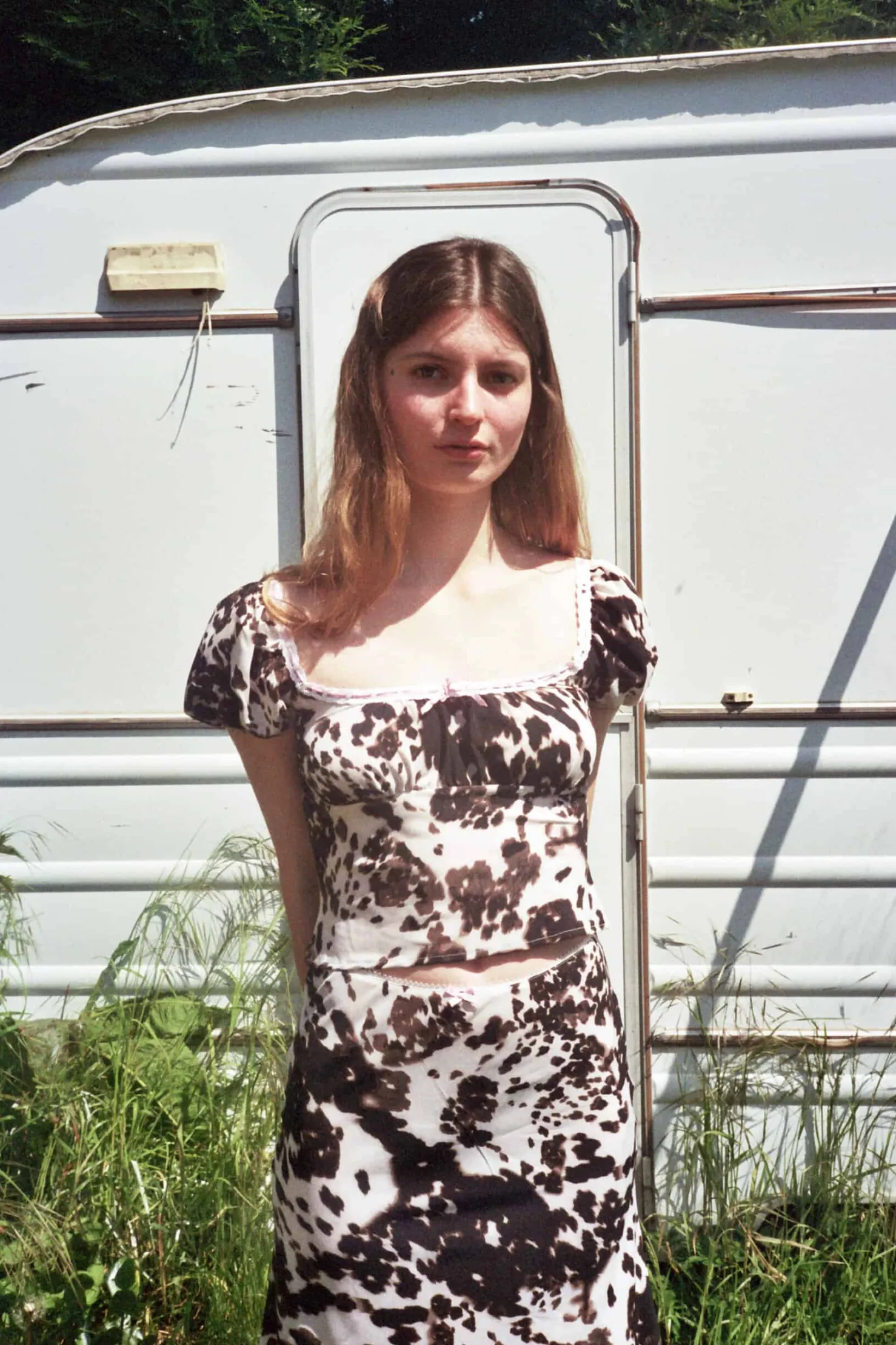 MaisonCléo Blouses>Top à motif vache marron en soie et détail ruban rose
