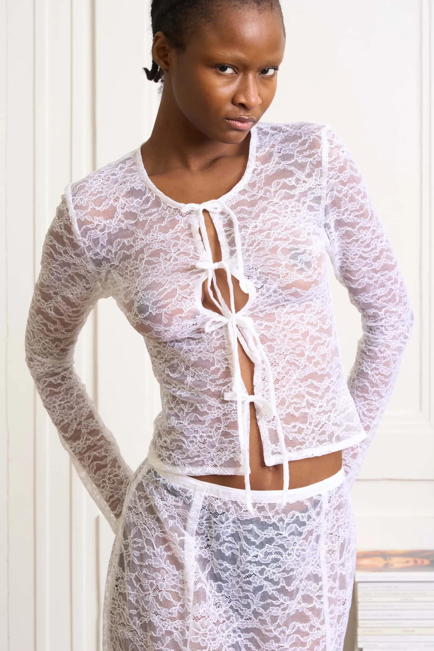 MaisonCléo Tops>Top en dentelle blanc cassé ESPERANCE avec liens