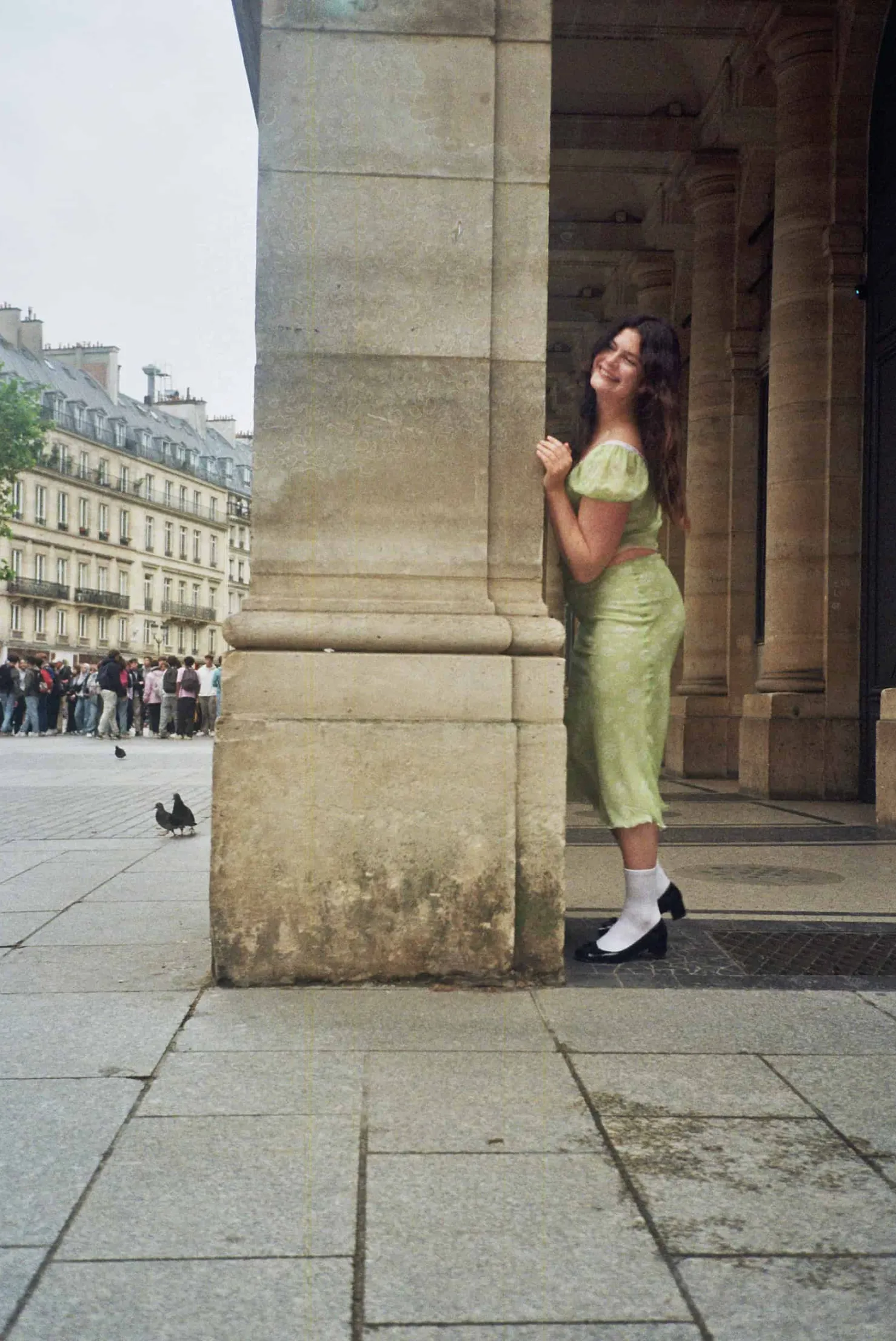 MaisonCléo Blouses>Top vert clair à motif fleurs blanches en soie et détail ruban rose