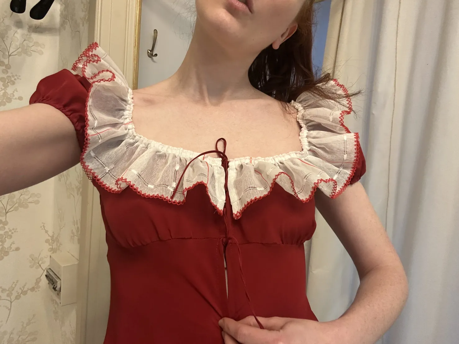 MaisonCléo Blouses>VALENTINES – Blouse MALYA en soie rouge profond et grand voilage brodé