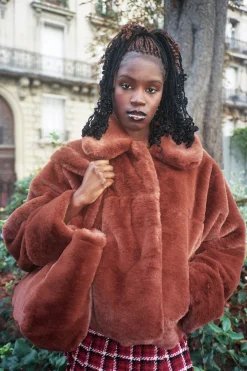 MaisonCléo Vestes / Manteaux>Veste IVONA en fausse fourrure marron