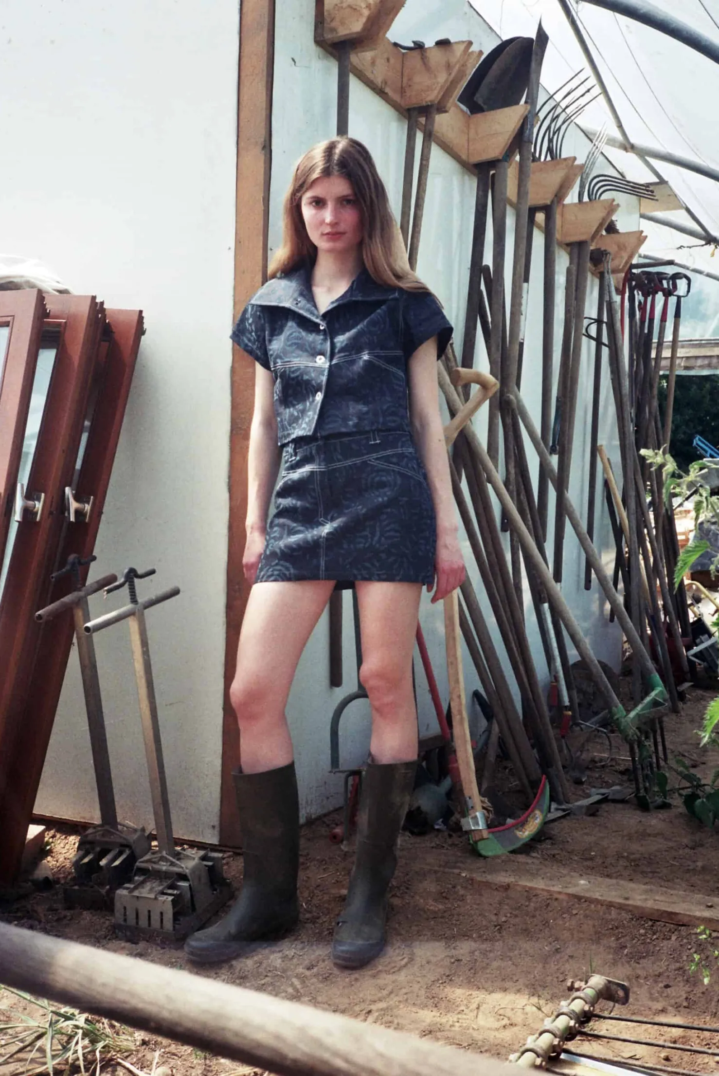 MaisonCléo Jupes>Veste manches courtes en jean bleu foncé à motif roses délavées